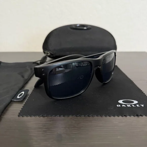 OO9102 Oakley Holbrook Black Matte - Picture 6 of 8